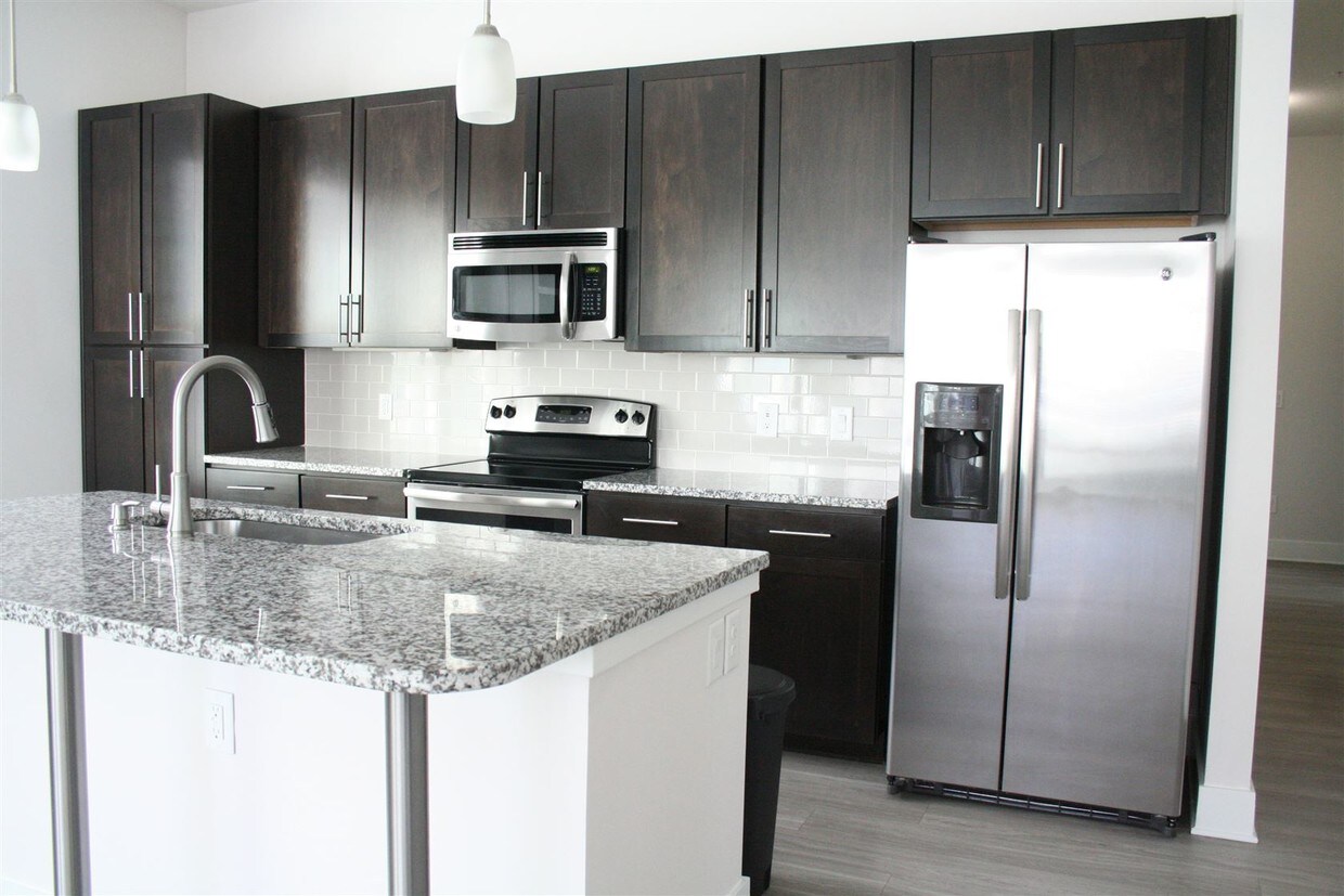 Foto principal - 795 Gateway Dr