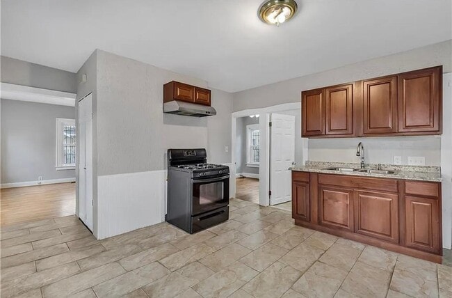 Foto del edificio - 77 Fuller Ave