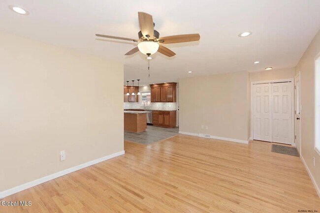 Foto del edificio - 614 Park Ave