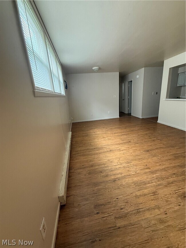 Foto del edificio - 640 Lakeside Dr