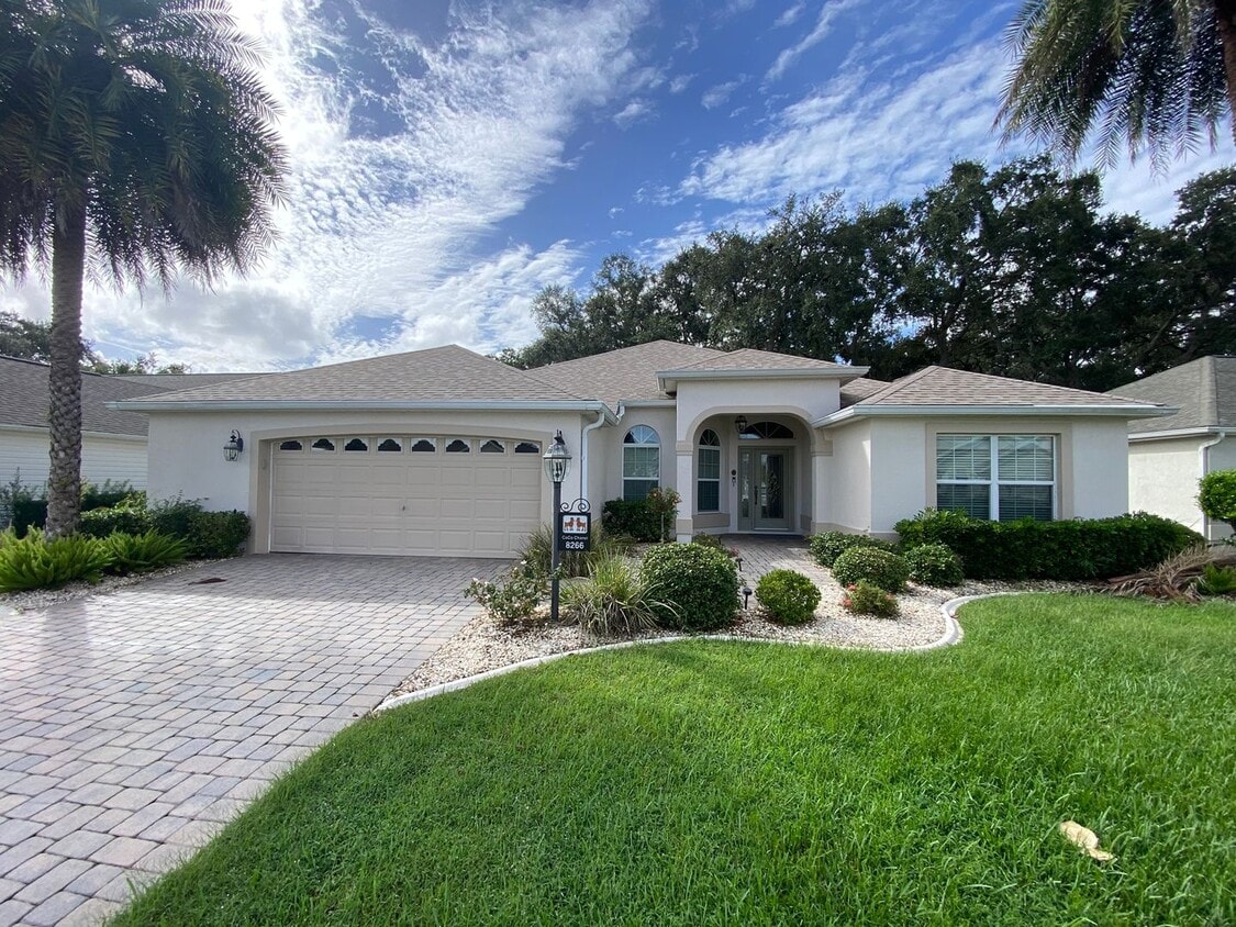 Primary Photo - Gorgeous 3 + 2 Turnkey ANNUAL Lease w/Soak...