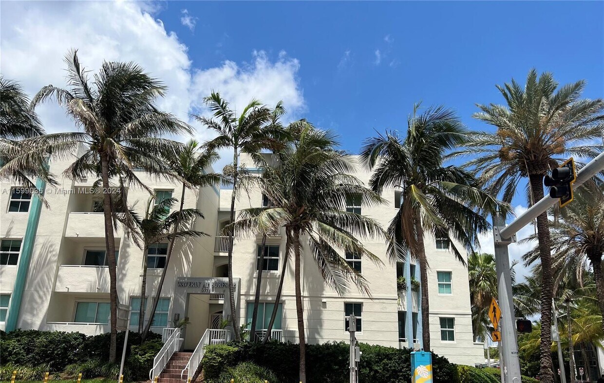 Primary Photo - 9172 Collins Ave