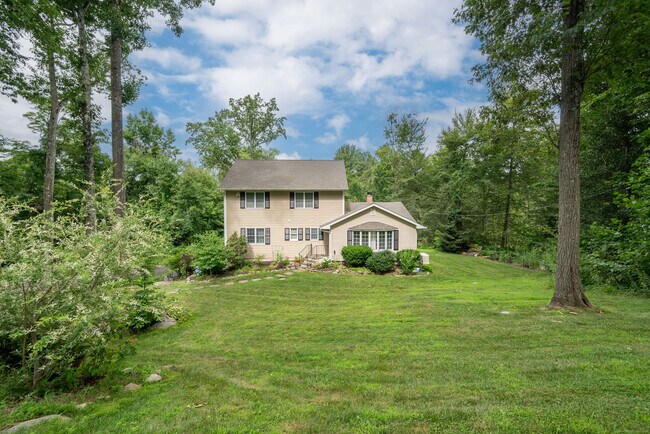 Building Photo - 8 Deer Run Rd