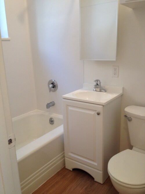 Building Photo - Fremont Twins - 1 bedroom