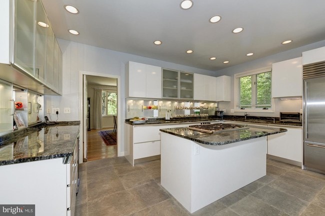 Building Photo - 4709 Foxhall Cres NW