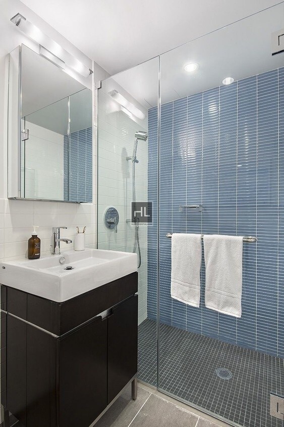 Building Photo - 200-210 E 39th St