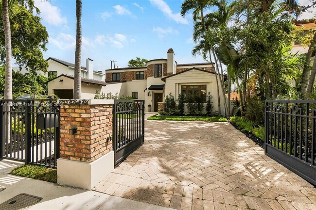 Foto del edificio - 2153 N Bay Rd