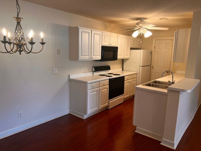 Building Photo - Beautiful, 1st Floor Unfurnished,  Bedroom Condo at Riverwoods in Murrells Inlet!