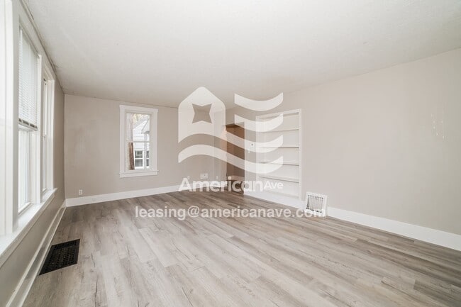 Building Photo - 1120 W McClure Ave