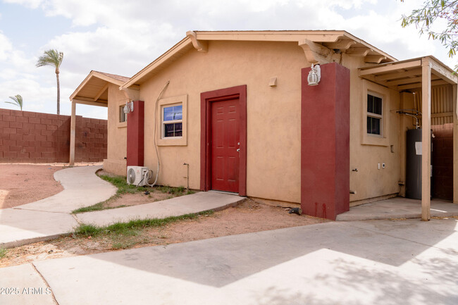Foto del edificio - 4123 E Darrow St