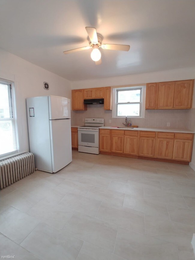 Foto del edificio - 4 br, 2 bath  - 287 Lloyd St Fl 2