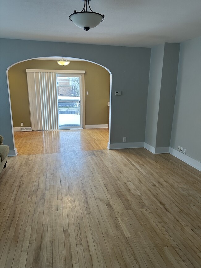 Building Photo - 222 Pine St