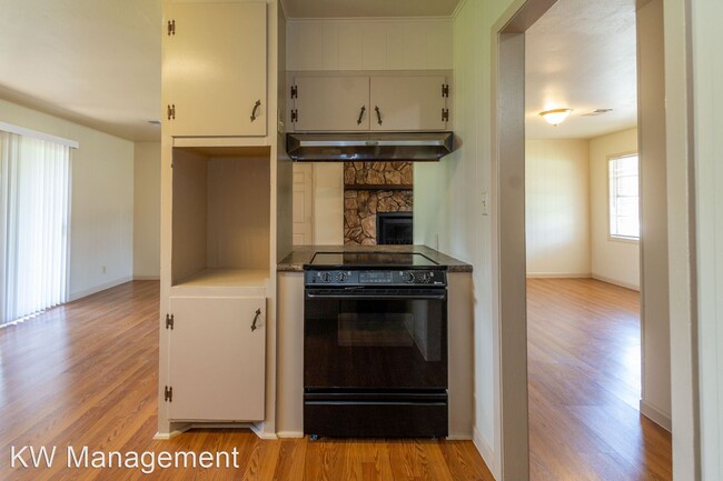 Building Photo - 3 br, 2 bath House - 2705 California Ave.