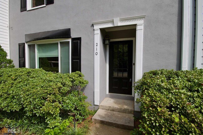 Foto del edificio - 210 Flat Creek Ct