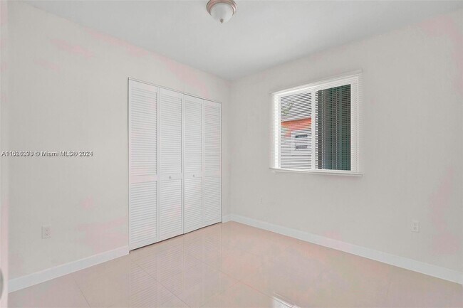 Building Photo - 1600 NW 152nd Ter