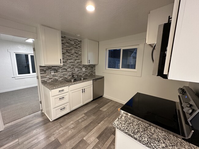 Building Photo - 70 E 400 S