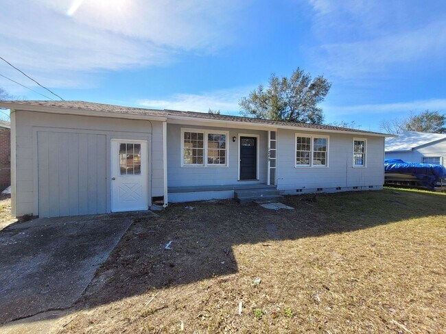 Building Photo - MOVE IN SPECIAL! Waived $350 Cleaning Fee!