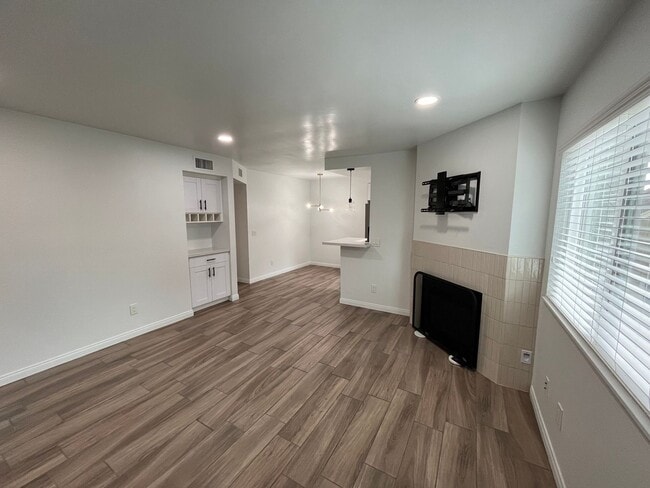 Building Photo - M76 - Rego