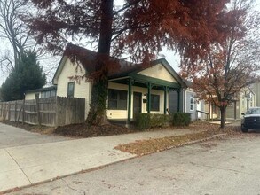 Building Photo - 1709 Ekin Ave