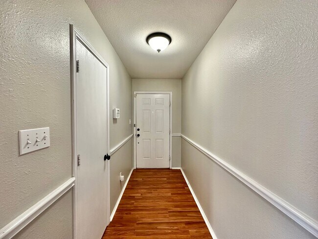 Foto del edificio - Discover the charm of this 3 bed 2 bath exquisite home!
