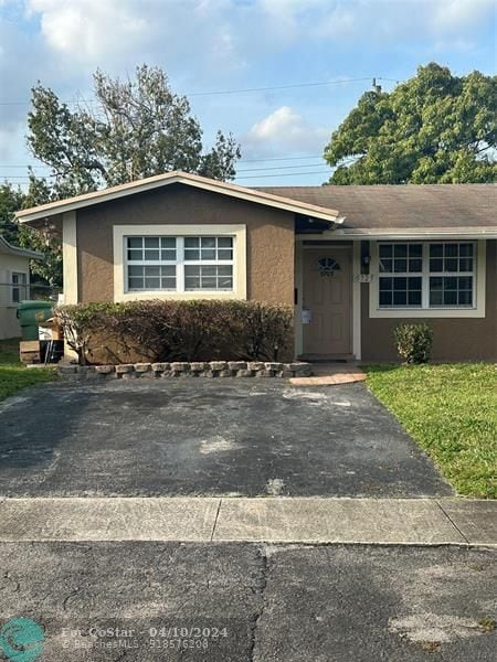 Building Photo - 5725 NW 14th Ct