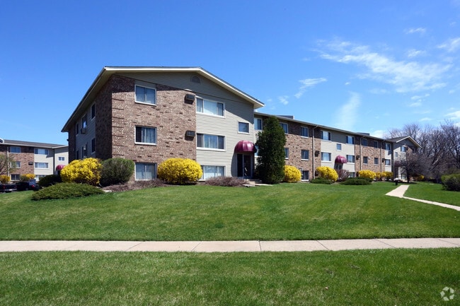 Building Photo - The Woodlands of Crest Hill