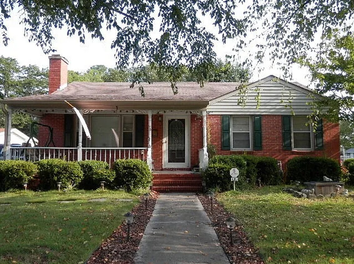 Primary Photo - 1205 E 11th St