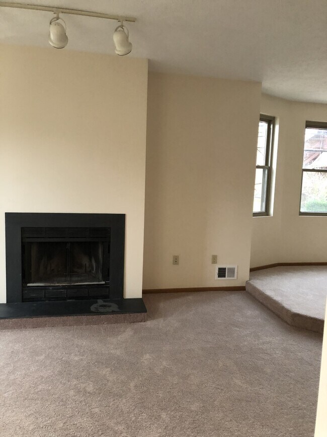 Building Photo - 401 Kambach St