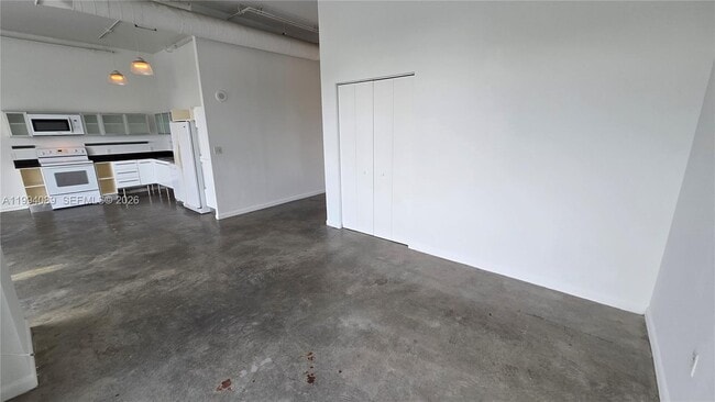 Foto del edificio - 10 SW South River Dr