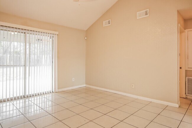 Foto del edificio - 2007 Deerhurst Ln