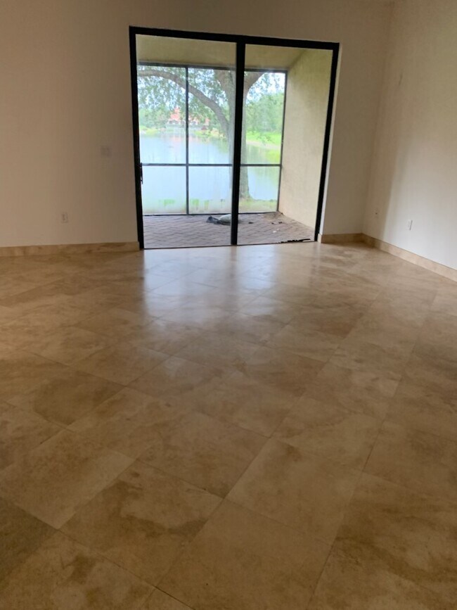 Foto del edificio - 7643 Bristol Cir