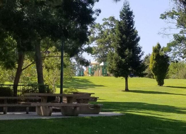 Foto del edificio - Buena Vista Rancher 4 bed /3 bath - Excell...