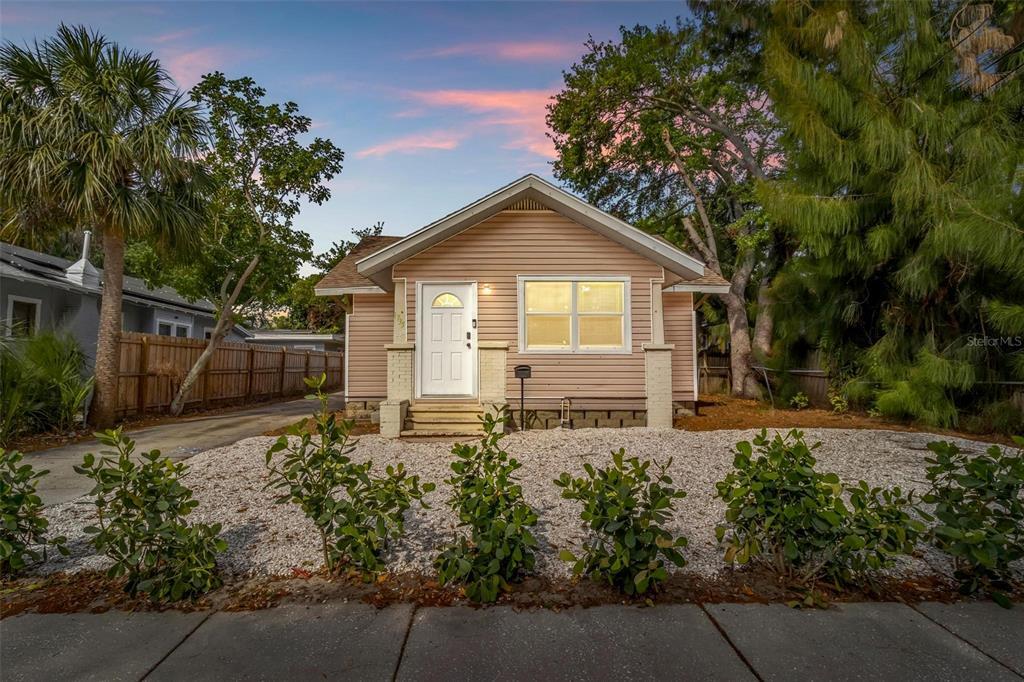 Foto principal - 1735 Yale St S