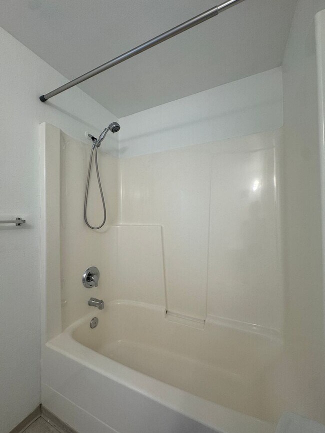 Foto del edificio - [COX] 2 Bed 1 Bath ~ West Eugene ~
