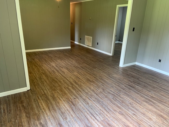 Building Photo - 412 MS-15