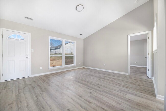 Building Photo - 2736 Fairstone Ave