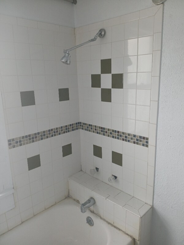 Building Photo - 113 E Mistletoe
