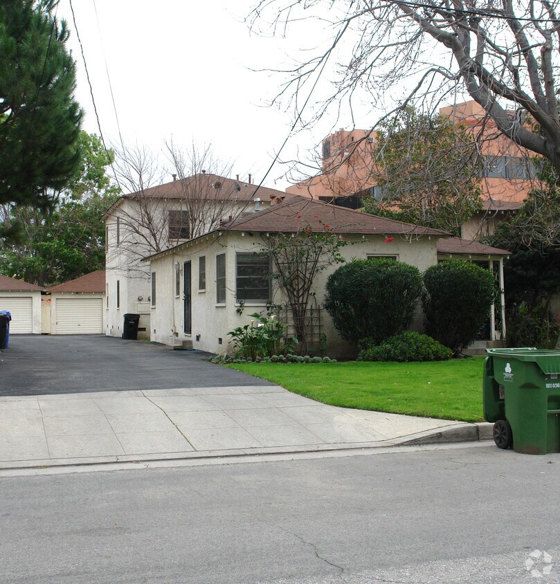 Building Photo - 4712 Vantage Ave