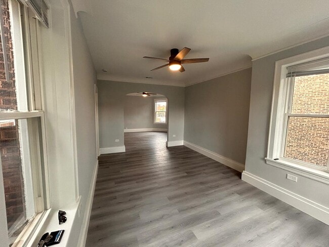 Building Photo - 1824 W Hood Ave
