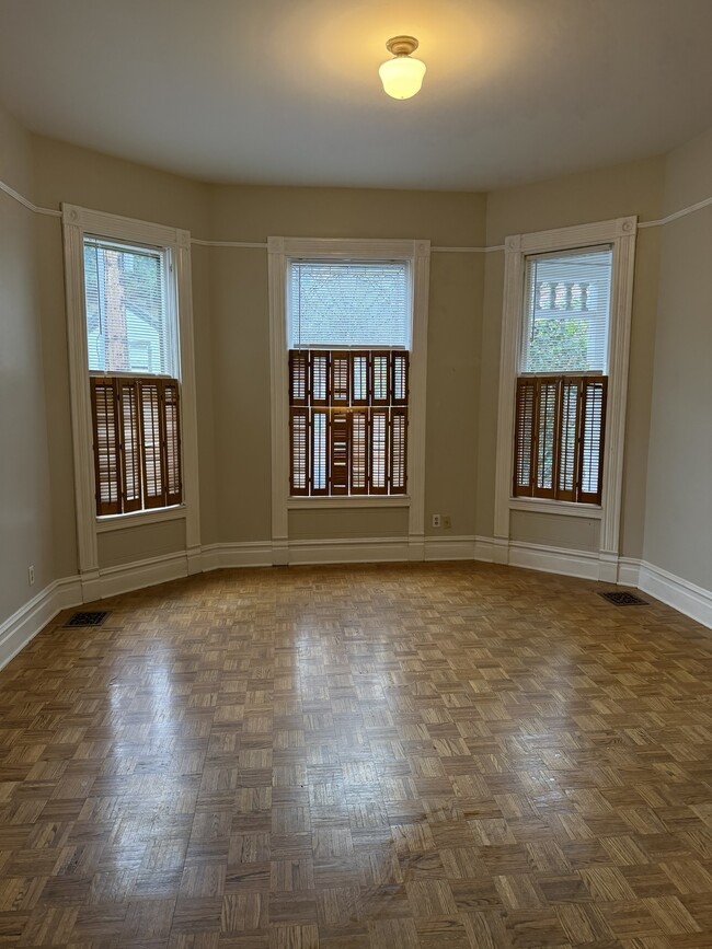 Building Photo - 526 NW 18th Ave.