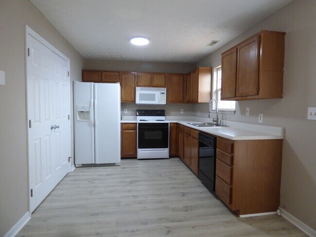 Foto del edificio - 338 E Oak St