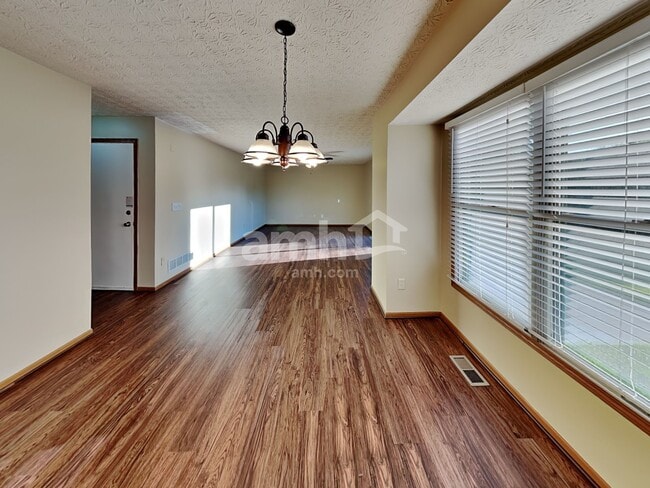 Building Photo - 378 Wheatfield Dr