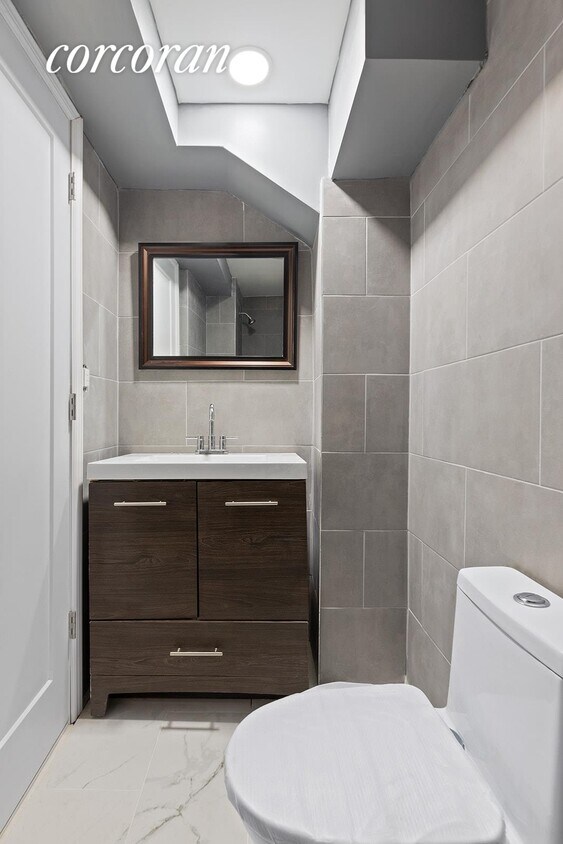 Building Photo - 287 E 49th St