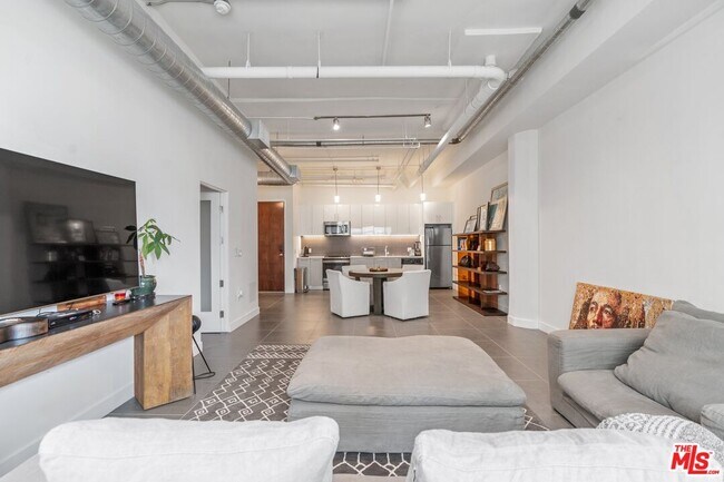 Foto del edificio - 939 S Broadway