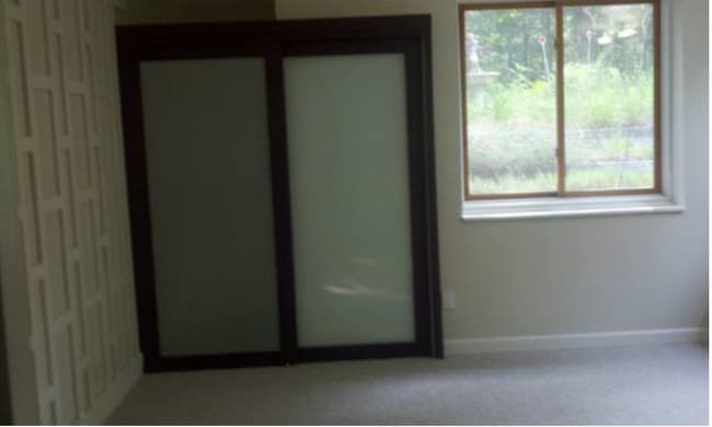 Bedroom with attached bath - 15 Old Lantern Ln