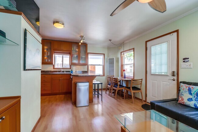 Building Photo - 825 Queenstown Ct