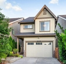 Building Photo - 8826 SW Spruce St