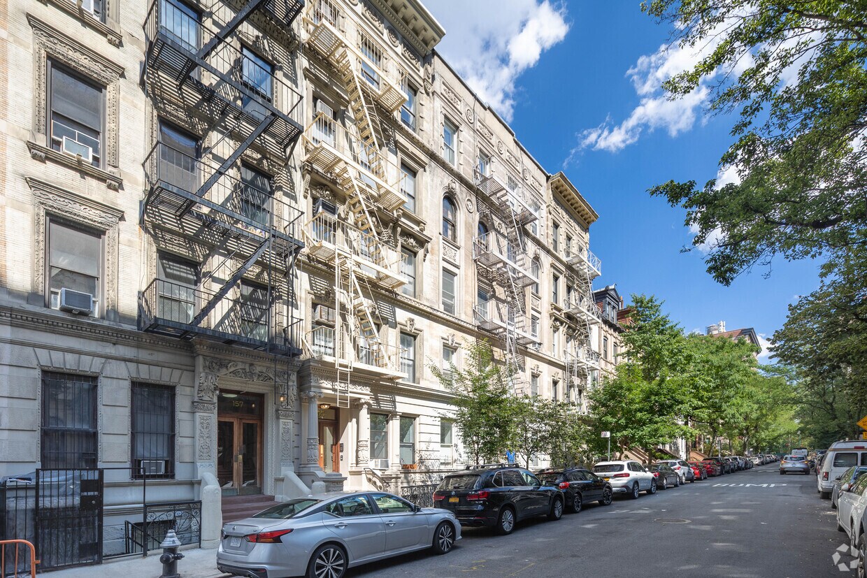 Foto principal - 153 W 80th St