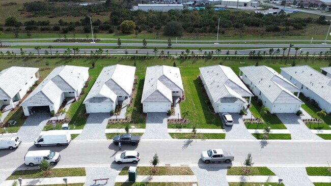 Foto del edificio - 8173 Sternway Rd