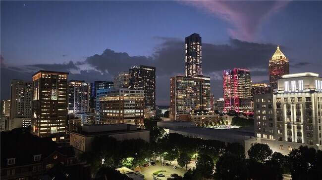 Foto del edificio - 943 Peachtree St NE